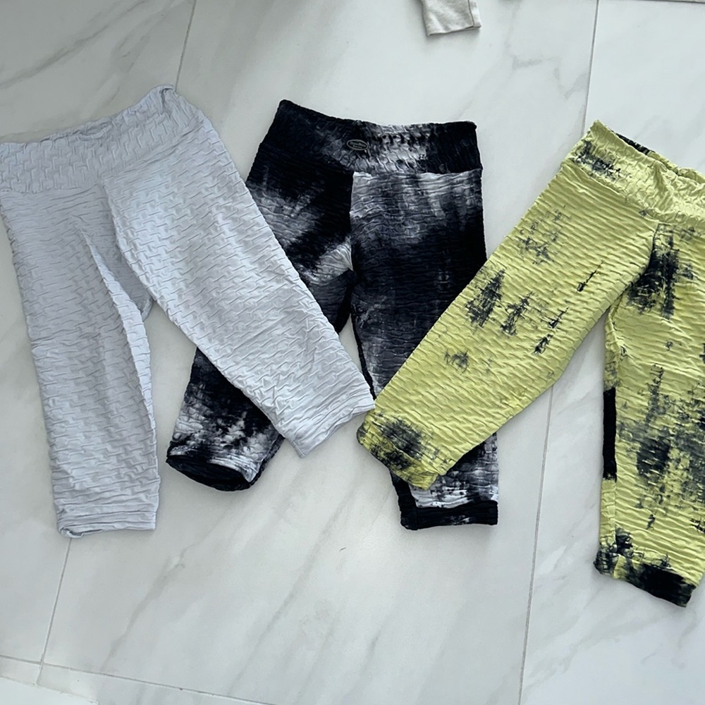 YOGA RUNNING THREE PAIRS CROPPED LEGGINGS